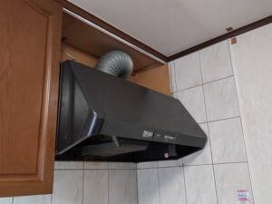 新潟キッチン取付け隊　シロッコファンフードの取替　施工前